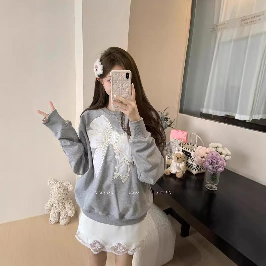 In Stock: Cute Korean Applique Bow Sweatshirt - Sweet, Simple, Round Neck Style for Women