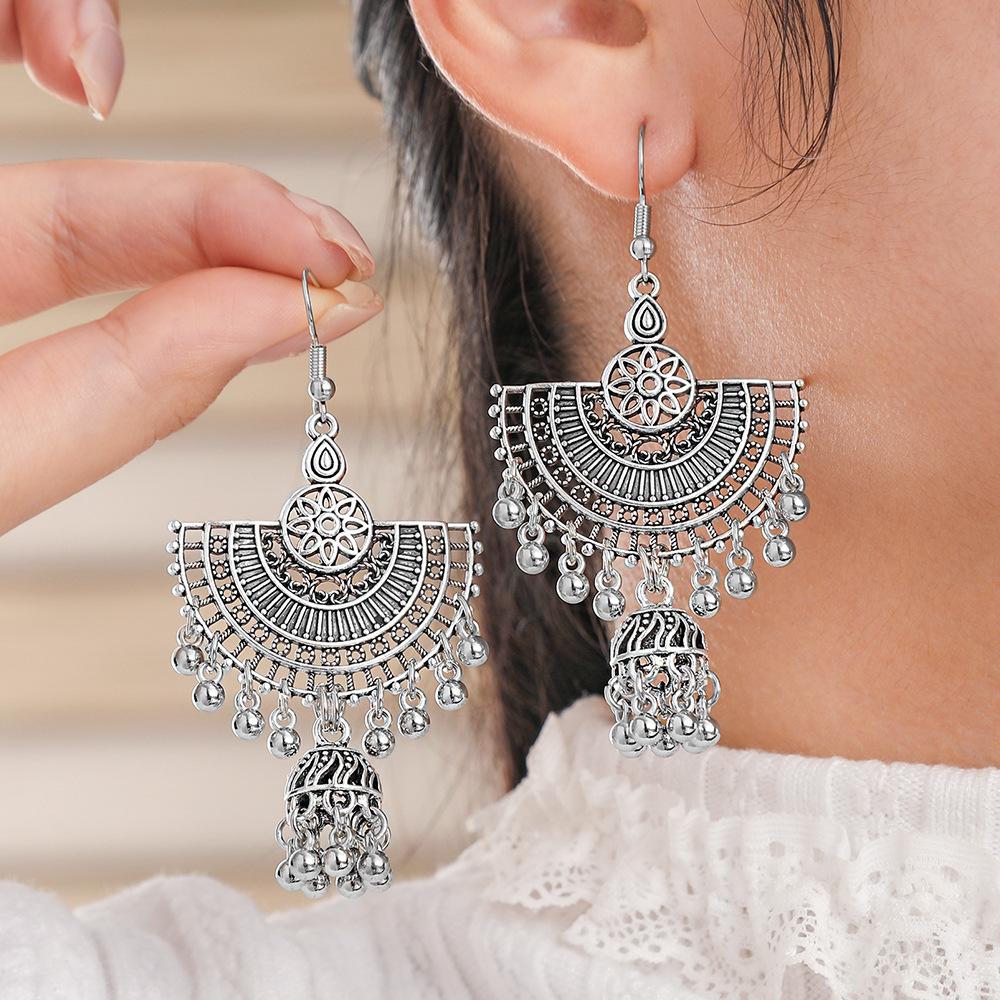 Retro Ethnic Style Bohemian Autumn and Winter Earrings, Earrings, Tassels, Temperament and Fashionable Ear Hooks
