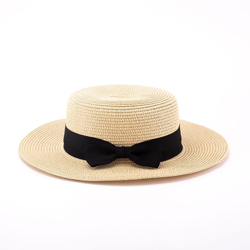 Korean Straw Hat for Women: Retro Flat Top Fedora, Sunshade & Sunscreen, Ideal for Outdoor Summer Beach Travel.