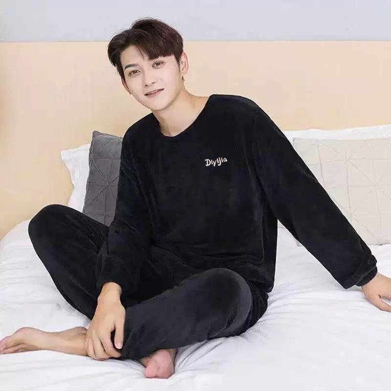 

Женский комплект из удобных флисовых брюк и куртки кораллового цвета — облегающий и свободный крой для дома и улицы 2XL (100-150 lbs)