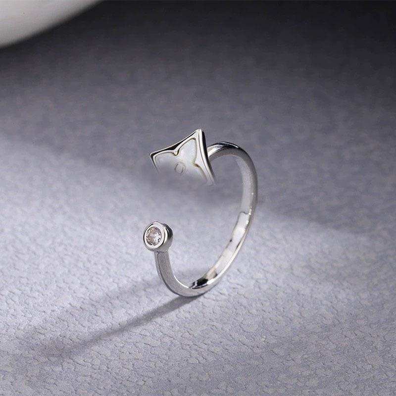 Donkey's Gold-Plated Mother-of-Pearl Clover Ring: Women's Luxury Fashion Statement