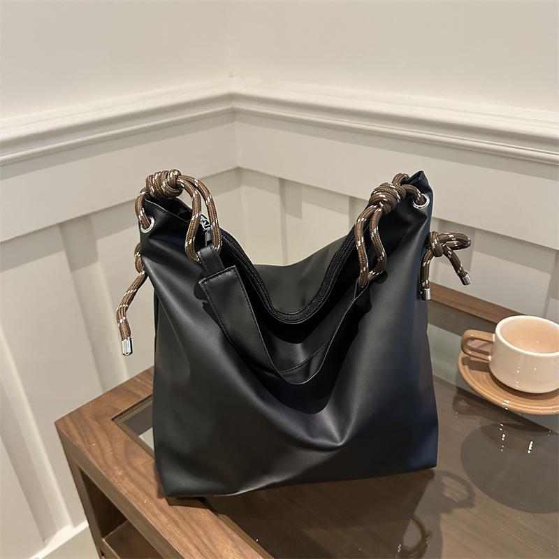Premium texture large capacity tote bag women's autumn and winter lazy style versatile retro commuter student class shoulder bag