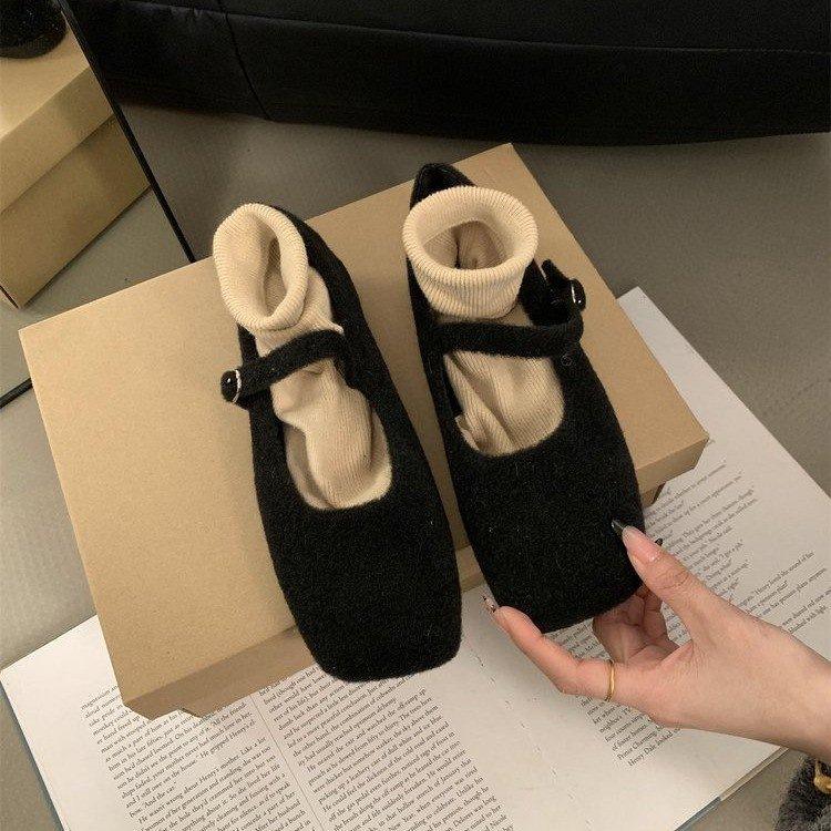 Shallow Mary Jane shoes autumn woolen single shoes new flat shoes square head with skirt French beanie shoes