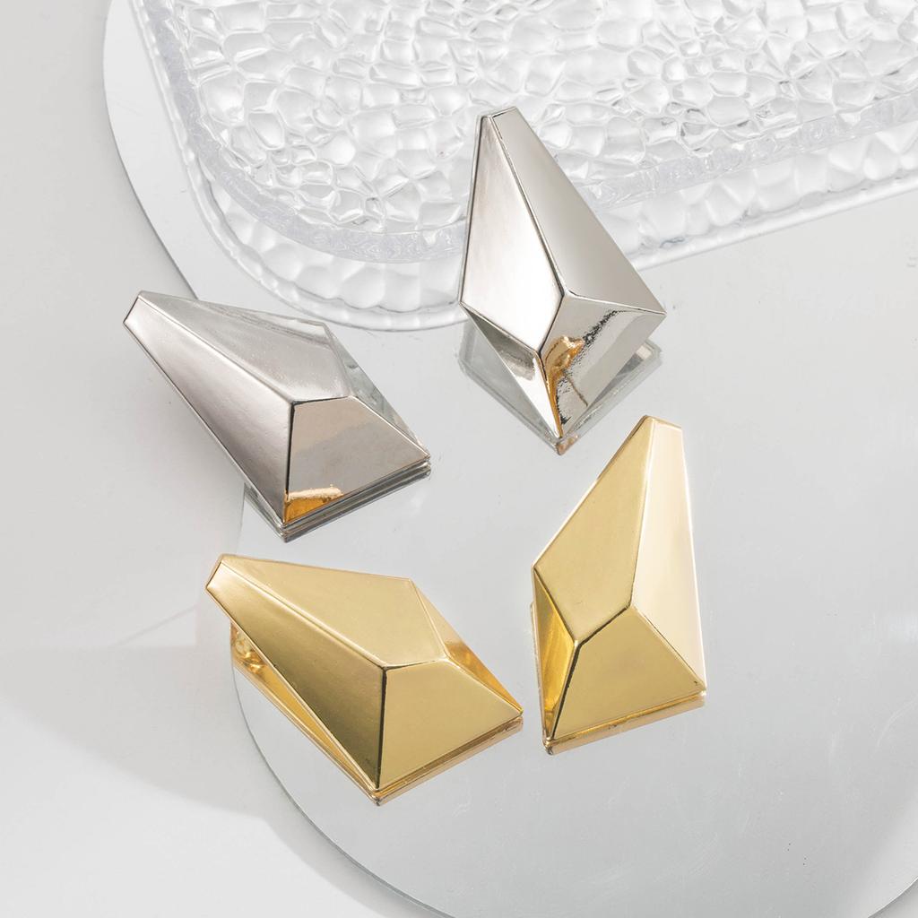 Boucles d'oreilles géométriques 3D irrégulières style européen américain pour femmes Mode Élégantes Quotidiennes Polyvalentes Clous d'oreilles pour femmes
