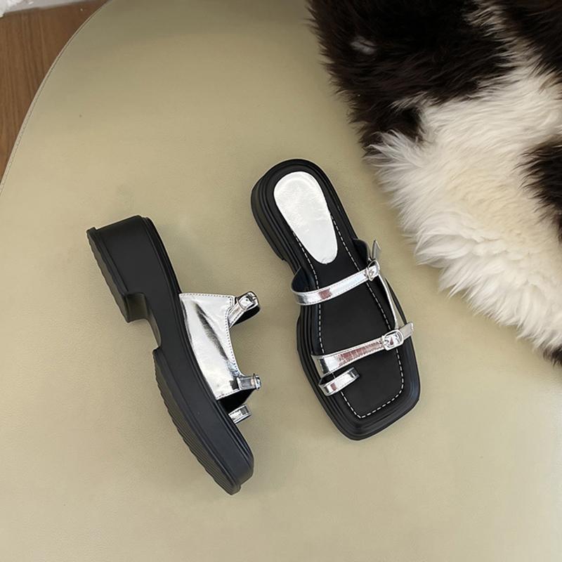 

Thick-bottomed set of toe-pinch slippers for women s summer wear 2025 new fashionable and versatile high-heeled cool slippers tide 40 серебряный