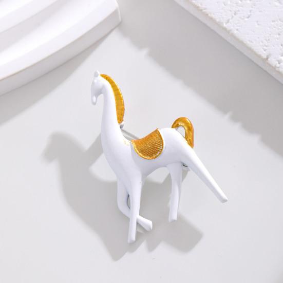 Minimalist Horse Brooch White Black Alloy Horse Lapel Pin Decorative Artistic Brooch Pin Outfit