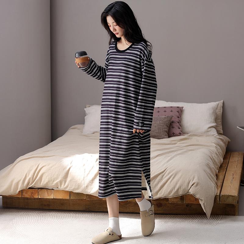 Long-Sleeved Nightgown With Chest Pad Women'S Autumn And Winter Pajamas German Velvet Heating And Grinding Round Neck Striped Loungewear Loose Long