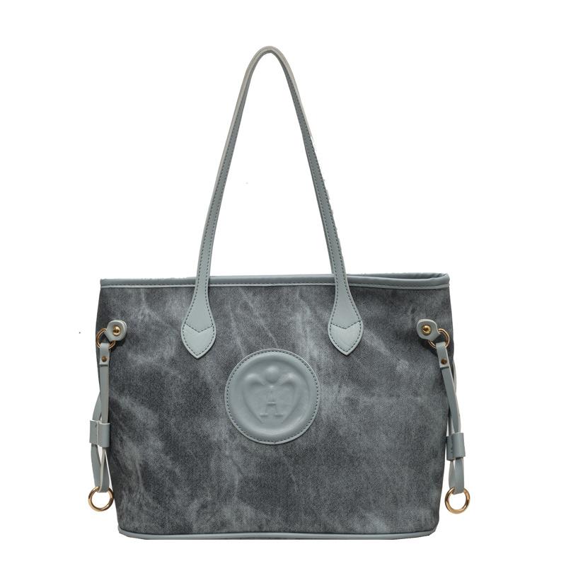 Модная большая вместительная ручная сумка — фото 9