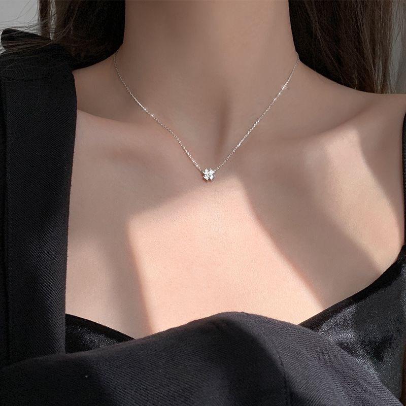 Heart-shaped four-leaf clover pendant necklace niche women s ins wind collarbone chain light luxury new jewelry