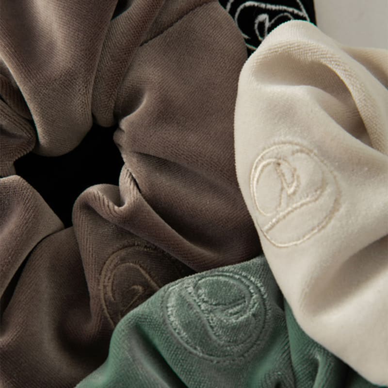 EAAH VELVET SCRUNCHIE (4 Colors)