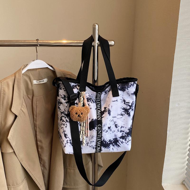 Korean Version of Casual Large-capacity Underarm Tote Bag 2025 Spring Foreign Style Personalized Commuter Simple Style Women's Shoulder Bag