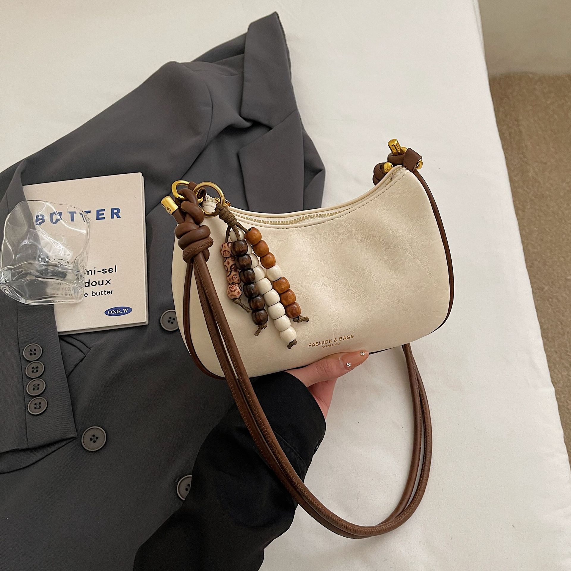 

Fashionable and Versatile Women s Crossbody Bag, Single-shoulder Armpit Small Square Bag бежевий