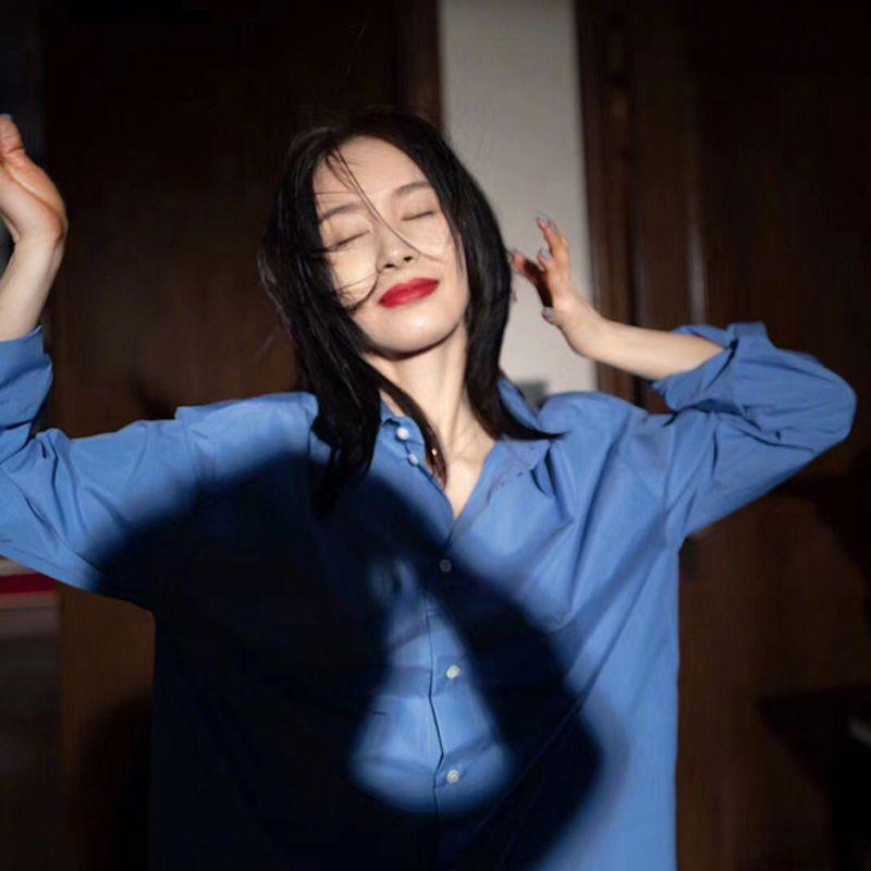 

Song Hye Gyo Wearing Loose Shirt Cotton Miss Zhong s same style blue shirt L