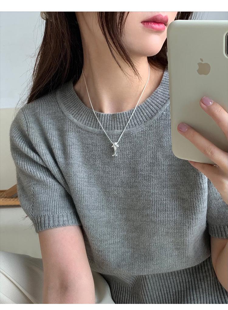 Cartoon Dolphin Pendant Necklace for Women - Small, Lightweight, Fashionable, Niche Design, High-End Clavicle Chain.