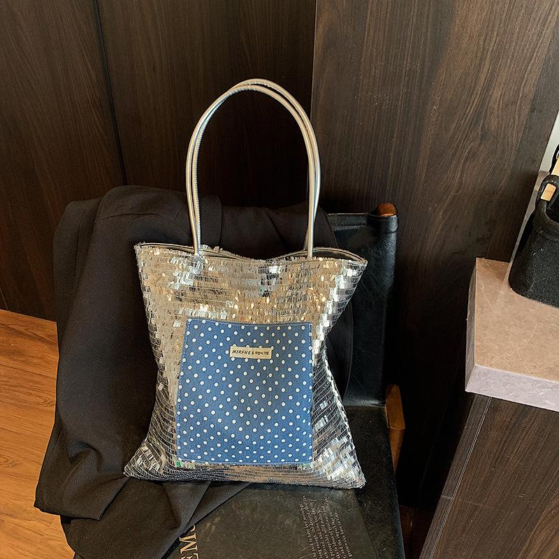 

Cool silver sequined big bag women s new fashion commuter tote bag summer shoulder armpit bag синий