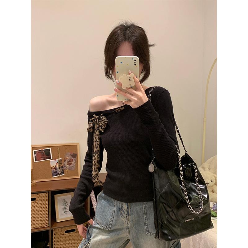 Black Pure Desire Slant Collar Off-shoulder Long-sleeved T-shirt for Women In Autumn Hot Girl Slim Leopard Print Lace-up Design Slant-shoulder Top