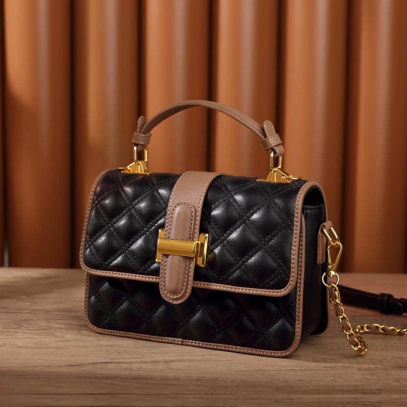 

Women s Bag Chain Crossbody Bag, Summer High-end Feeling, Light Luxury Leather Handbag, Versatile чорний