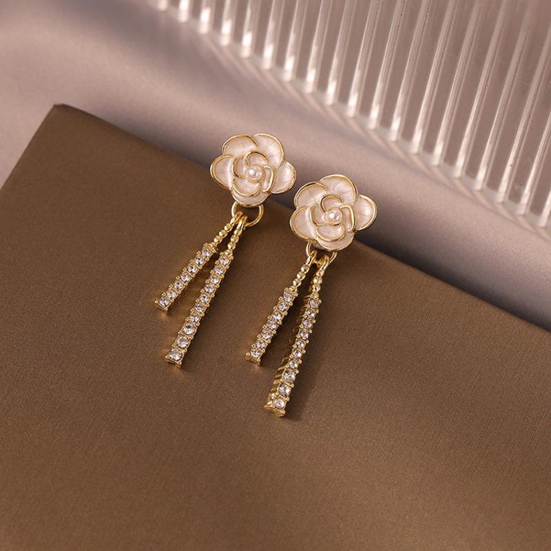 2023 New S925 Silver Camellia Stud Earrings: Light Luxury, Versatile, Celebrity Style
