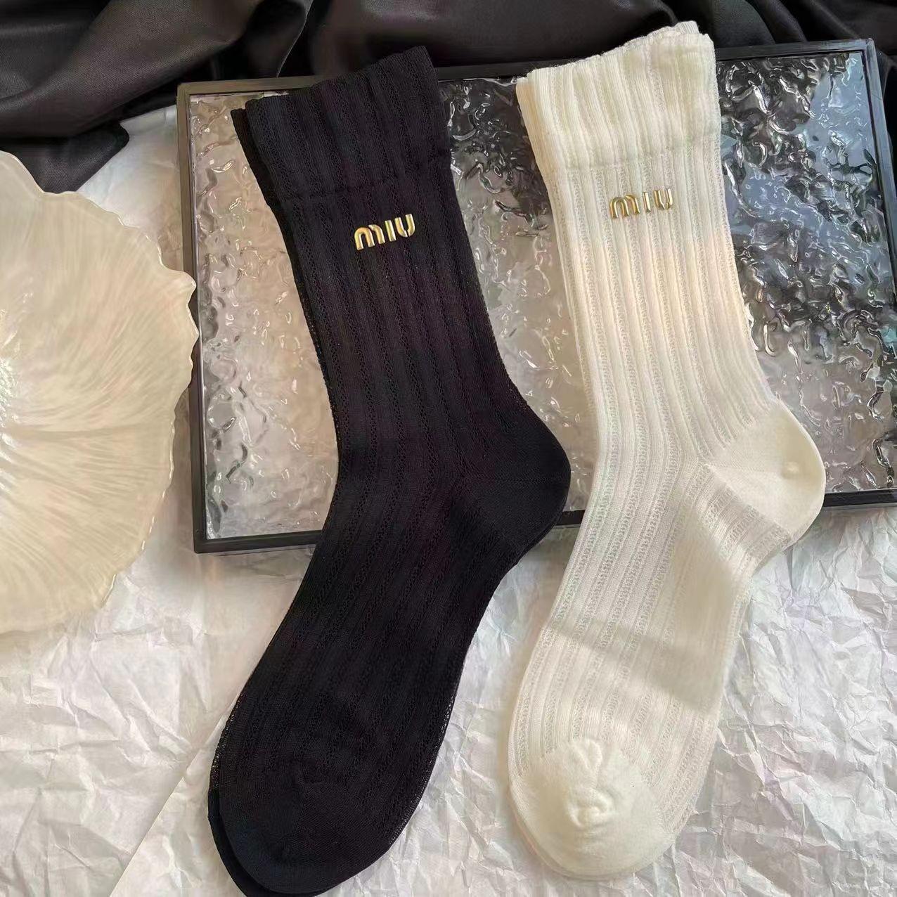 

Женские летние носки до середины икры в корейском стиле - Черно-белый жаккардовый узор с буквами, Дышащие, Универсальные, Супертонкий модный дизайн MIU White