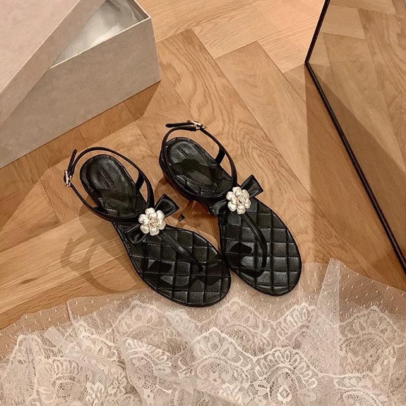 

2025 весна новая Сяосянфэн камелия бант плоские шлепанцы для улицы сандалии с открытым носком женские на толстом каблуке 35