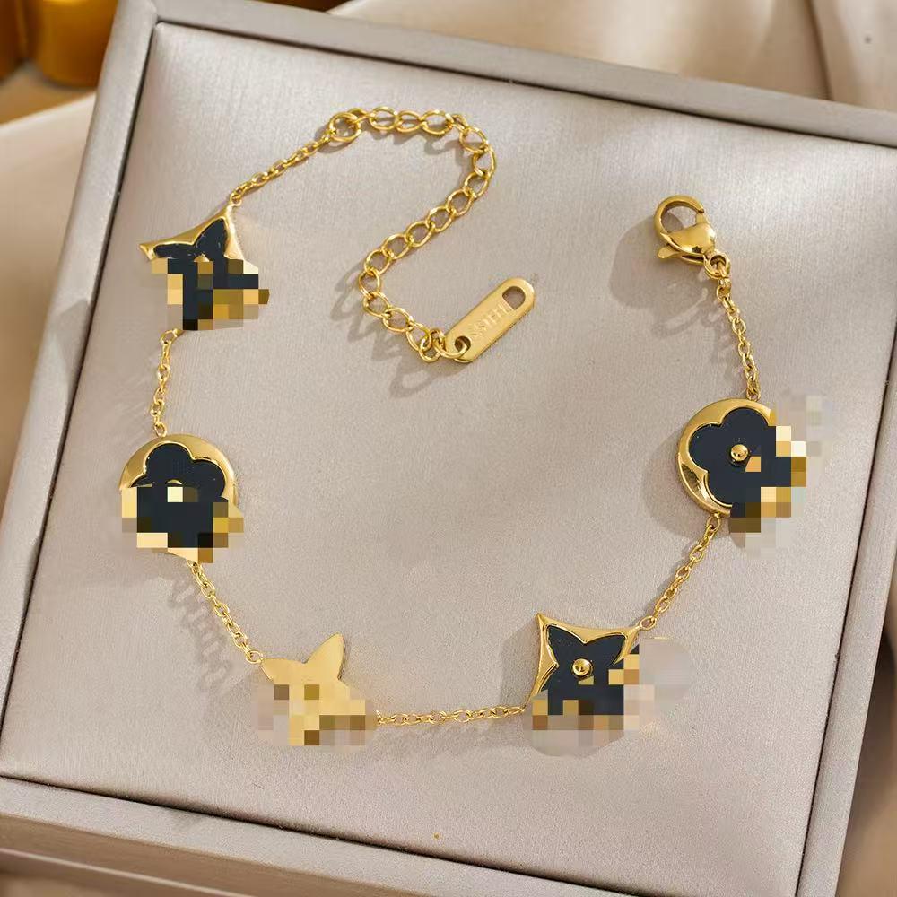 18K Gold-Plated Titanium Four-Leaf Clover Bracelet - Versatile, Non-Fading, Light Luxury Fashion with Shell Accents