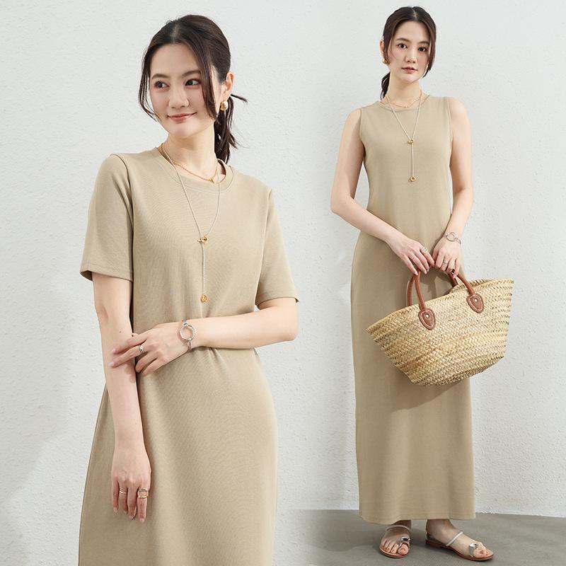 A Japanese-style Summer Dress with A Knitted Base Layer, Short Sleeves and A Petite Figure