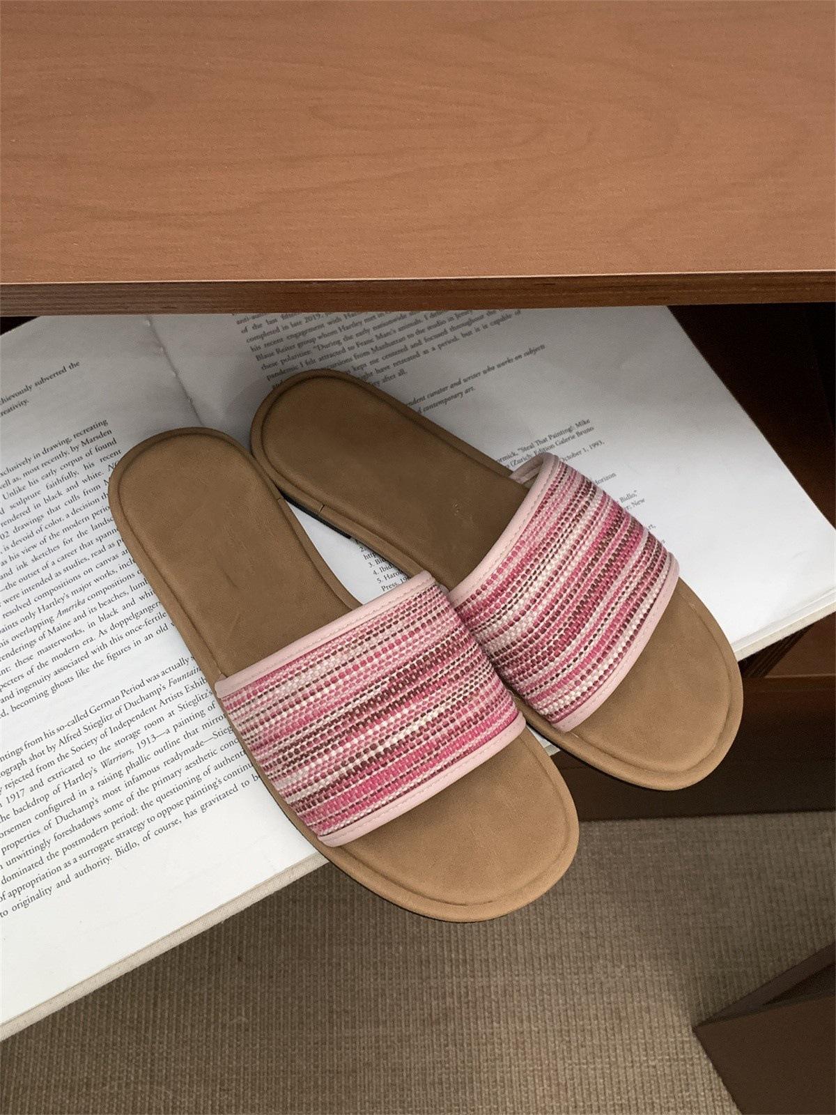 

Flat-bottomed retro niche one-word cool slippers women s shoes outer wear 2025 summer casual versatile soft-soled beach sandals 35 розовый