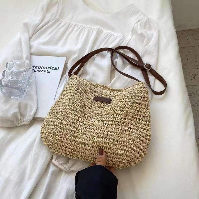 Trendy Medium-sized Straw Woven Bag For Everyday Stylish Outfits Urban Minimalist Style