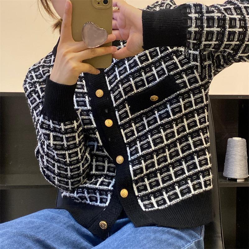 Early autumn new women's clothing round neck plaid small fresh knitted sweater cardigan women's round neck gentle wind jacket top