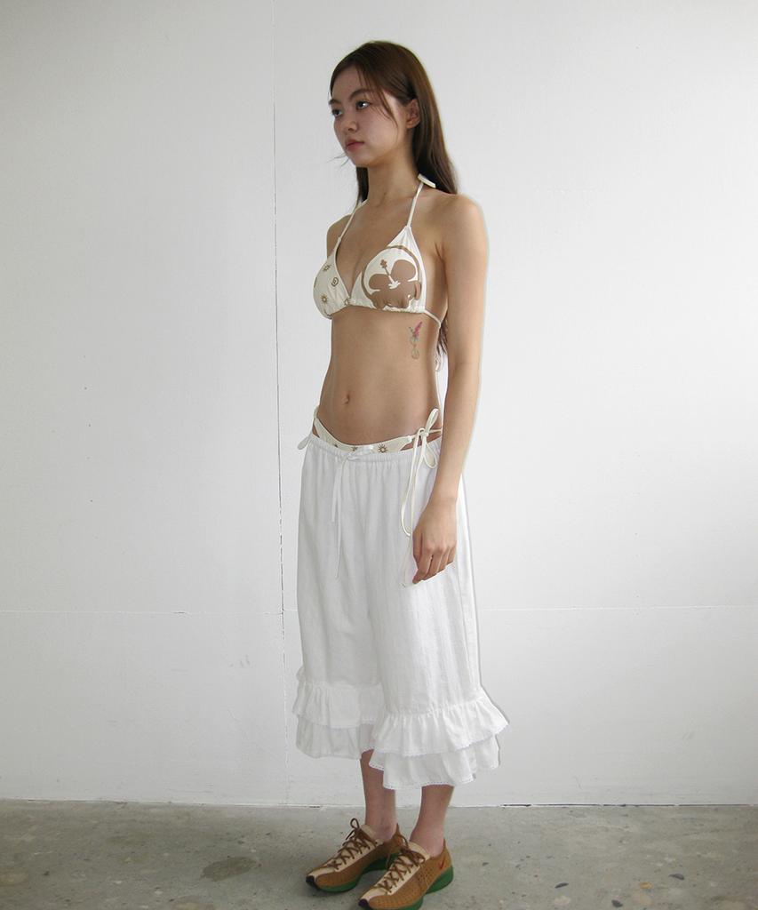 PISCESS Lace Frill Capri Pants_Ivory