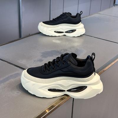 2025 Nowe Męskie Trampki Wszechstronne Modne Codzienne Buty Deskorolkowe dla Nastolatków Gruba Podeszwa Zwiększające Wzrost Oddychające Buty do Biegania