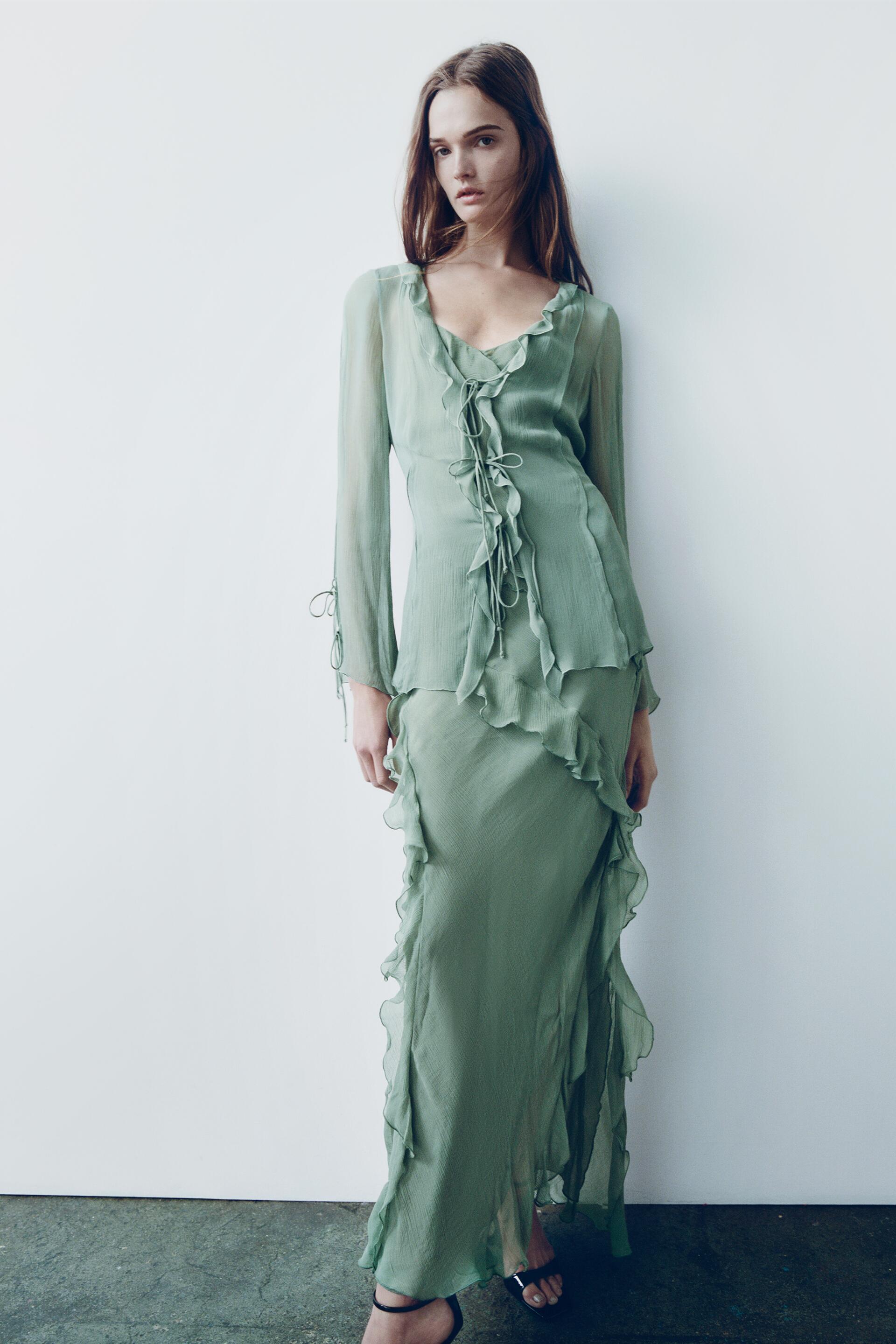 

LONG DRESS WITH RUFFLES