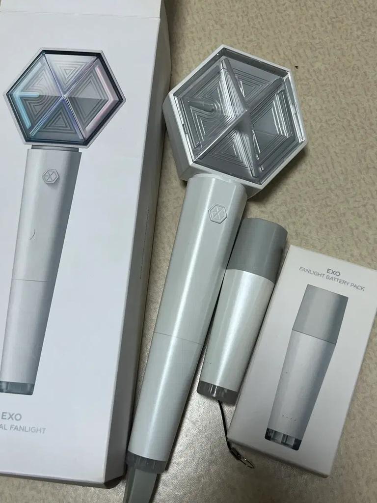 EXO Light Stick (Tree Dion) and Battery Pack for Sale. Used