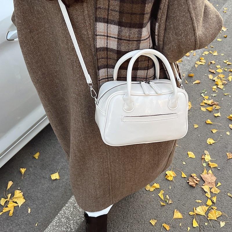Ielgy Retro Large Capacity Autumn Winter Niche Design Shoulder Messenger Bag Portable Commuter Bag