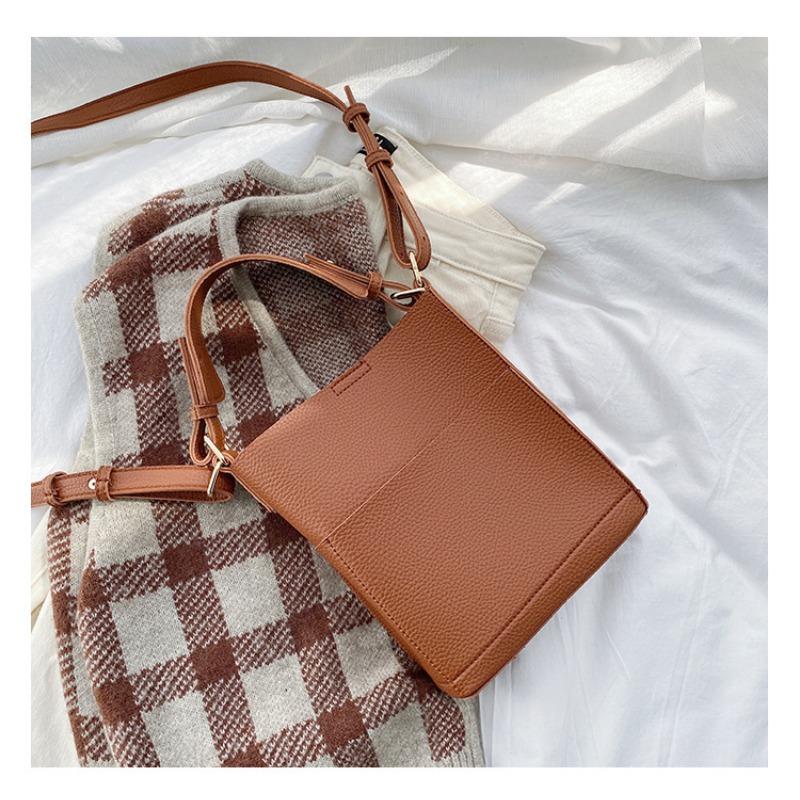 

Женская сумка через плечо с логотипом, модная и практичная вертикальная сумка-мессенджер, женская трендовая универсальная сумочка коричневый