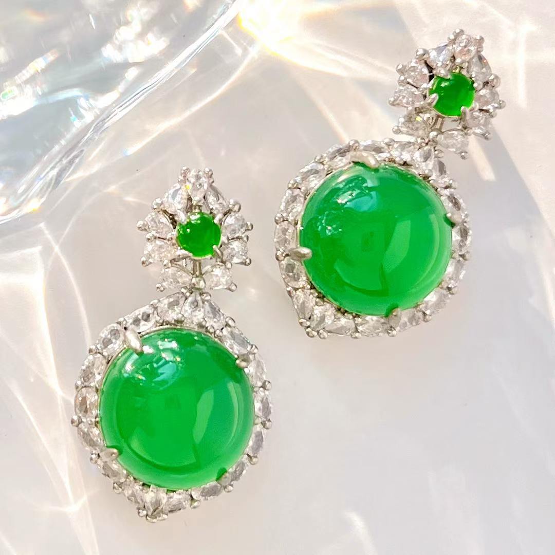 

Luminous Vitreous Imperial Chrysoprase Pendant Female Niche To Send Mother Is Not Matched With A Chain