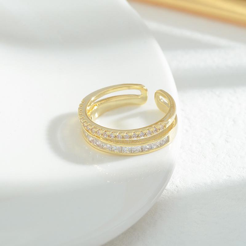 Luxury Zircon Ring: Chic, Minimalist Design with Trendy Flair, Open Style for a Flashy, Elegant Look