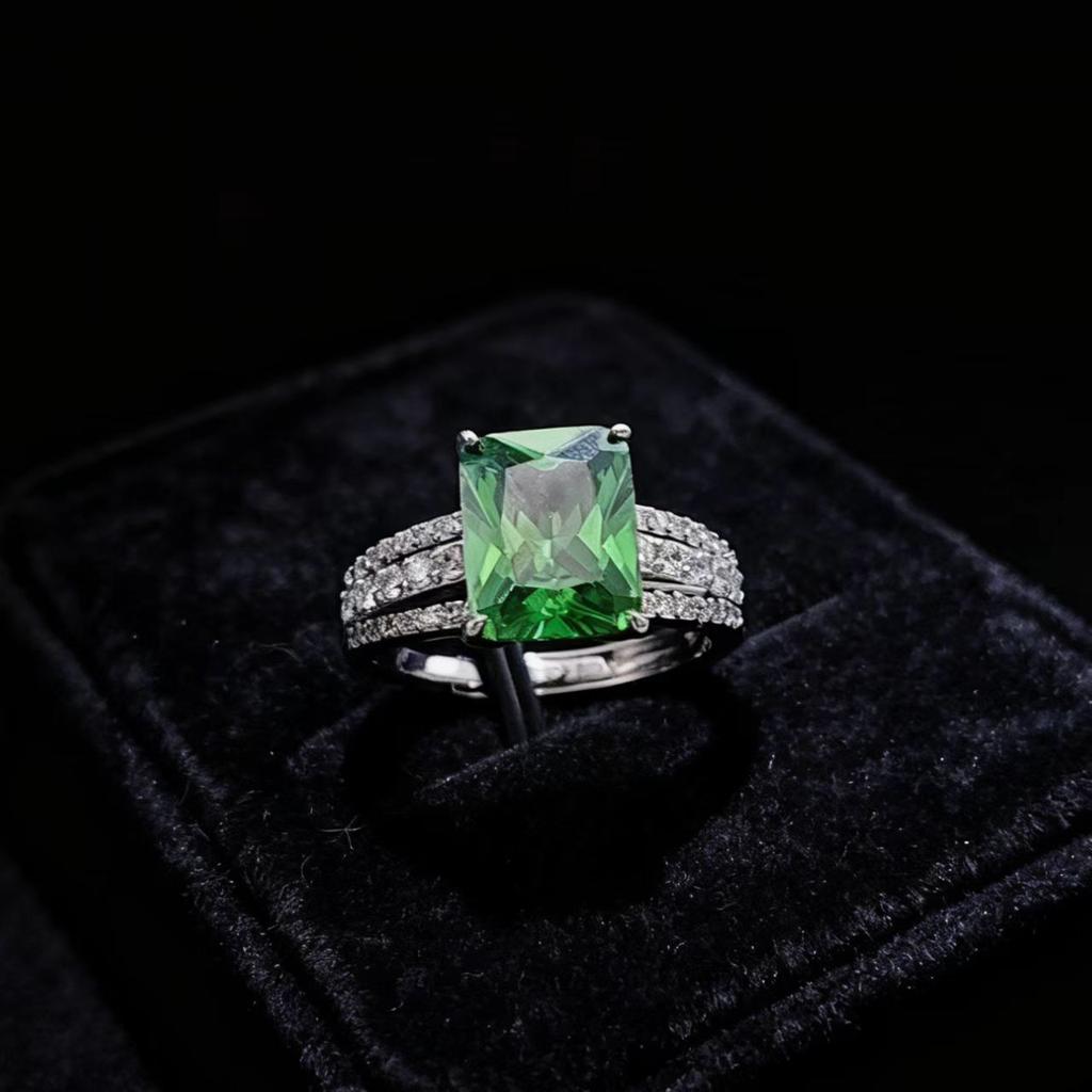 Jewelry Four-Claw Rectangle Cultivated Emerald Ruby Ring Set With 8 * 10 High Carbon Diamond Color Treasure Ring