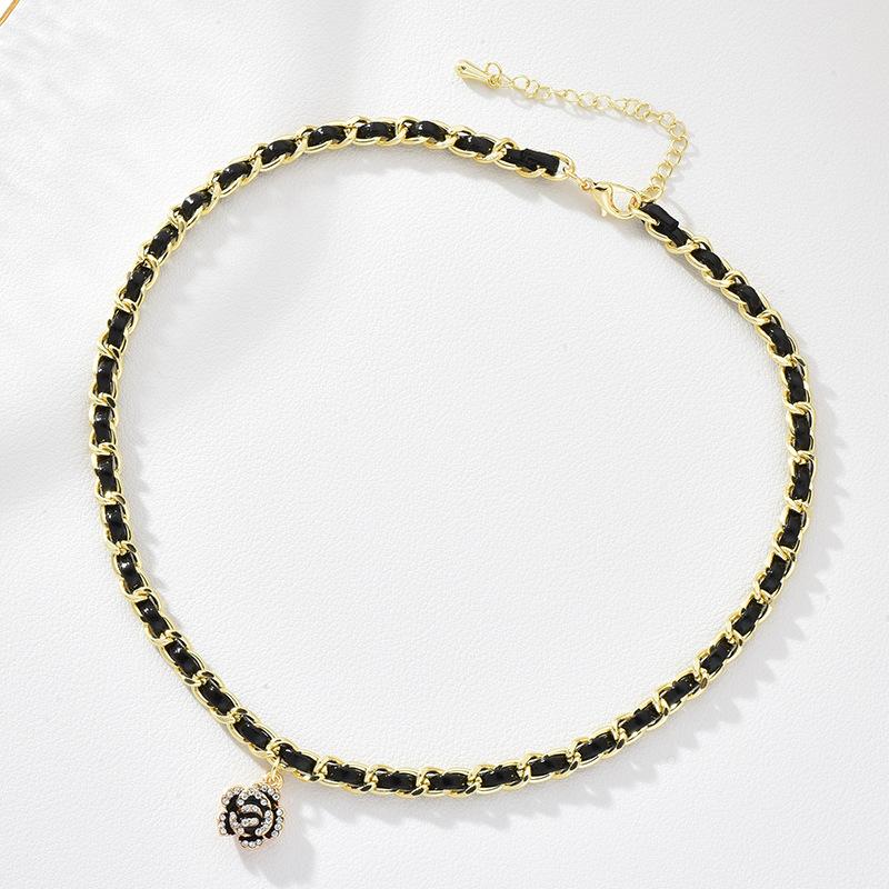 

Luxurious Plated Gold Floral Design Necklace With Rose Flower Charm Women For