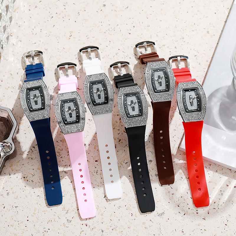 Fashion Women Barrel Shaped Quartz Watch With Silicone Strap For Casual Wear