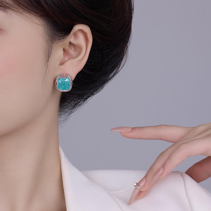 Gold-Plated Sterling Silver Zircon Square Earrings – Retro, Light Luxury, High-End Studs for Women.