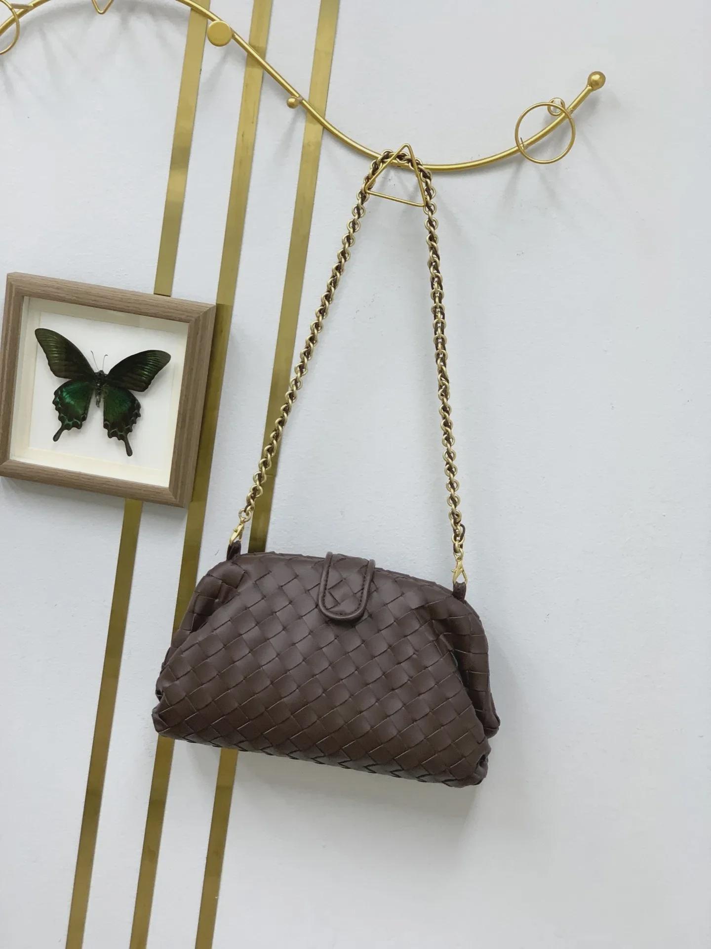 

Универсальная плетеная сумка через плечо Cloud - большая вместимость, можно носить в руке или под мышкой, роскошный женский аксессуар 28*20*7 CM