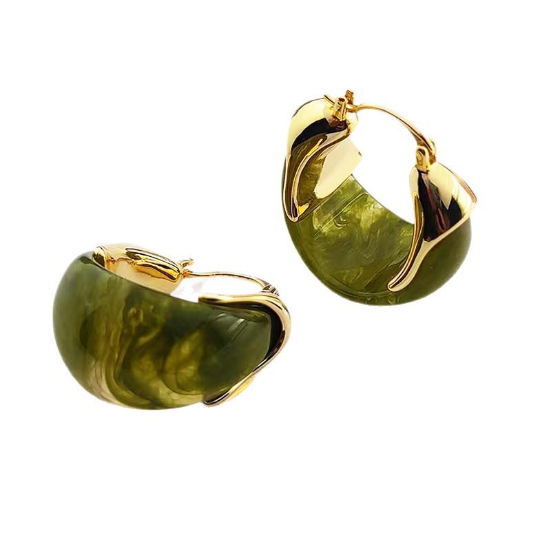 Retro Coffee Resin Ear Cuff: Autumn/Winter Hong Kong Style Elegant Earrings