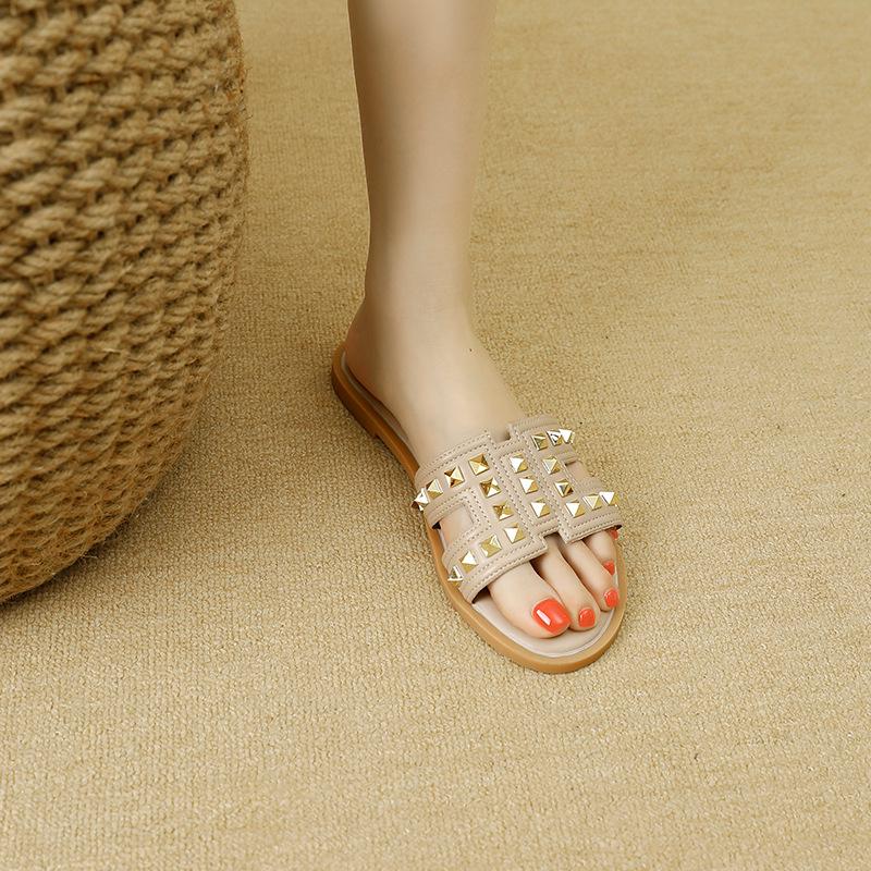 Chic Women's Rivet Slippers: 2025 Summer Fashion, Flat Bottom, Stylish Single Strap for Outdoors & Beach