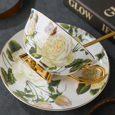 Tazze da caffè in stile retrò francese Lusso leggero Fiori squisiti Tazza da tè pomeridiano Tazza da latte per colazioni domestiche Stoviglie Regali