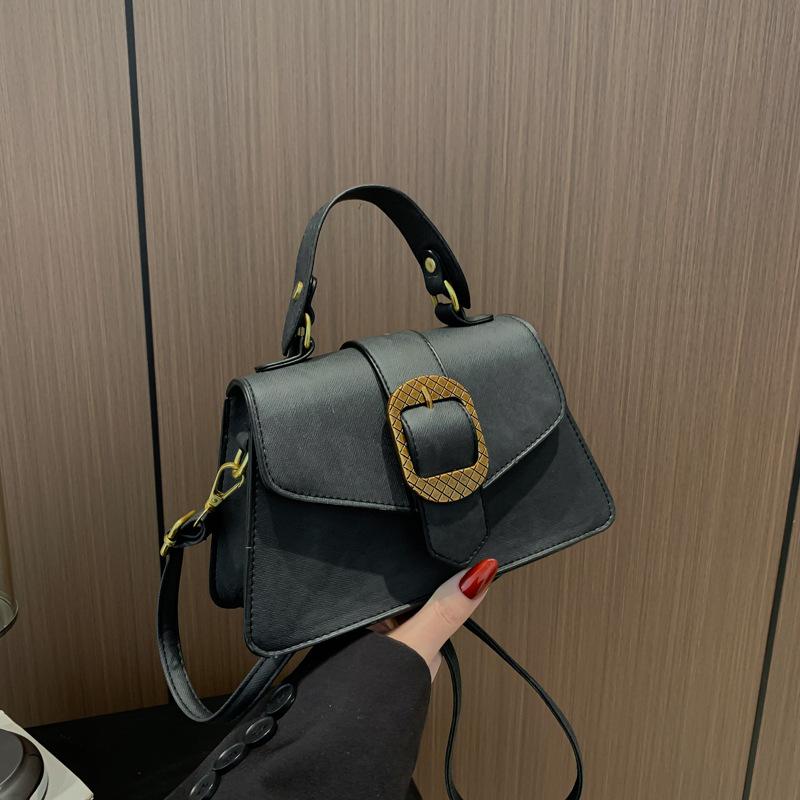 

Ретро портативная маленькая квадратная сумка женская весна 2024 года новая модная сумка через плечо корейская версия повседневная простая сумка-мессенджер чёрный