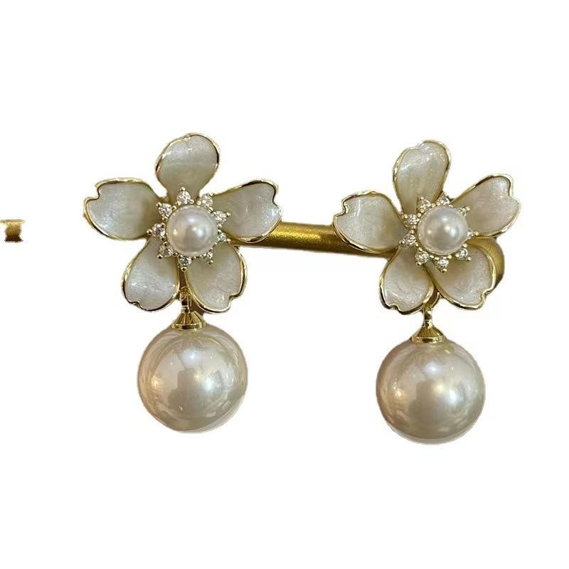 New Chinese retro style dripping oil flower earrings women's high-end temperament earrings personalized design petal pearl stud earrings