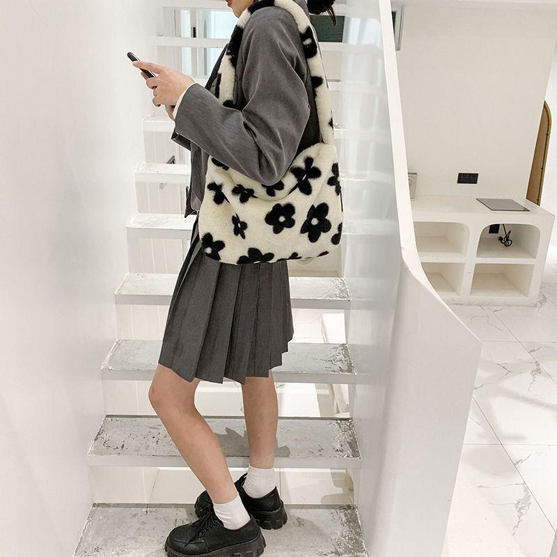 Cute and Versatile Plush Flower Tote Bag - Large Capacity Shoulder Bag