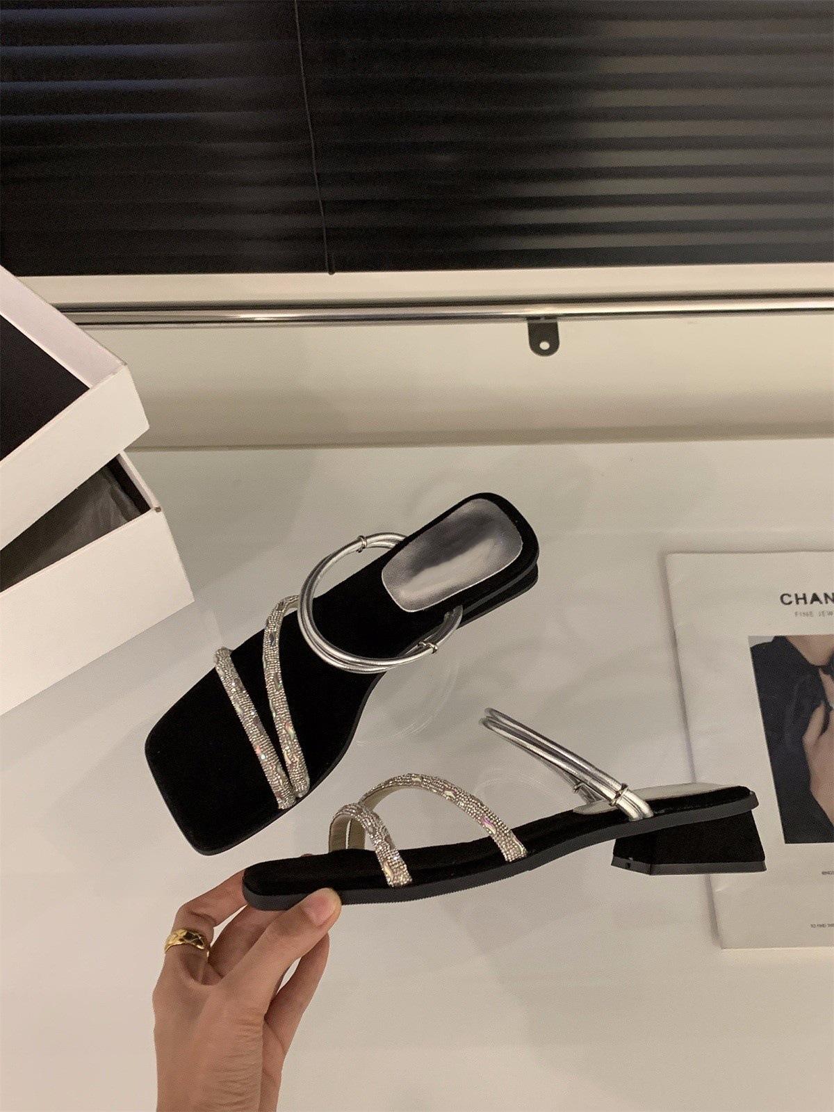 

Coarse heel French small cool slippers fairy shoes outer wear 2025 new summer skirt Roman shoes rhinestone sandals 39 серебряный