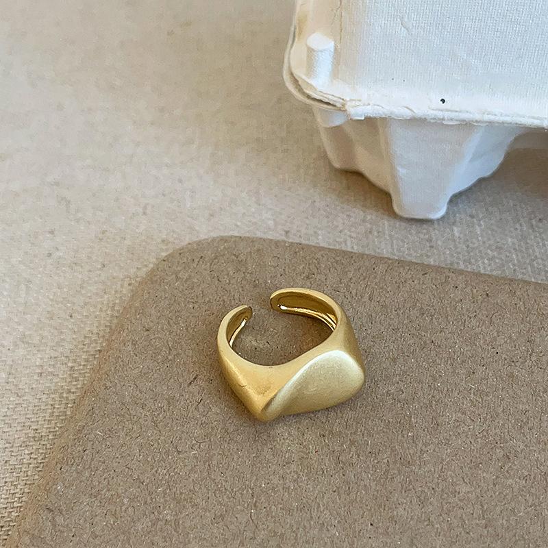 Übertriebener unregelmäßiger matter Metallöffnungsring Weibliche Persönlichkeit Einzigartiges Modetemperament Vielseitiger Ring